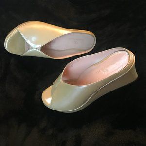 TARYN ROSE 7.5M Soft Gold Patent Leather Stephanie Peep Toe Clog / Mule